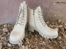 Cargar imagen en el visor de la galería, Combat Boots

